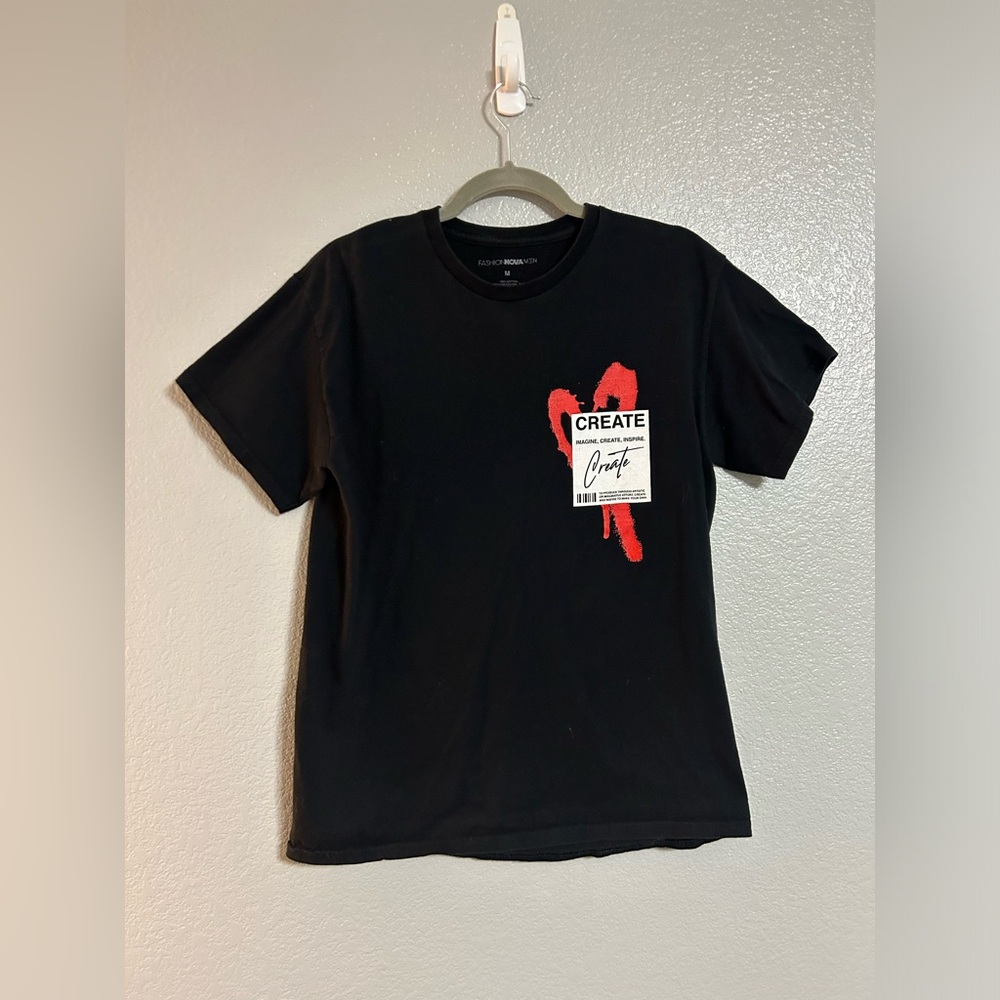 Men’s black white red yellow hearts graphic T shirt T-shirt size medium